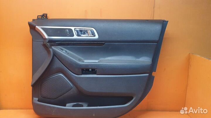 Обшивка двери передняя правая Ford Explorer U502