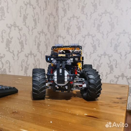 Lego Technic 42098, 42099