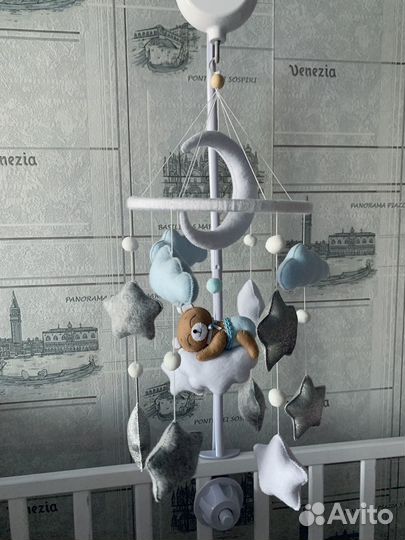 Музыкальный мобиль на кроватку