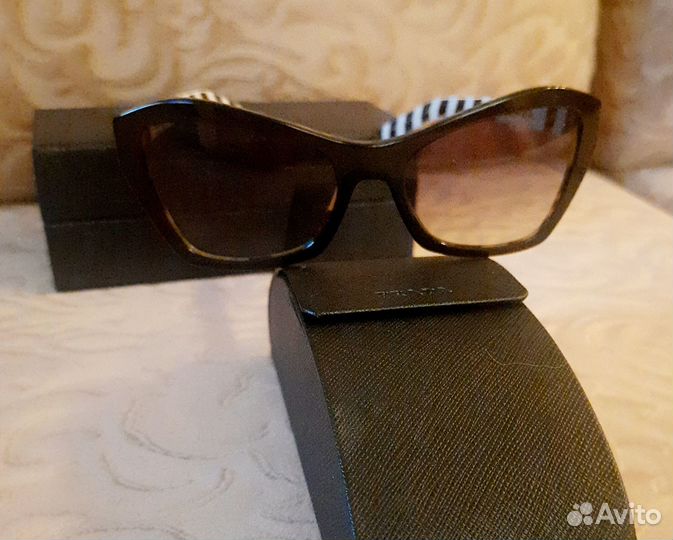 Солнцезащитные очки женские Prada