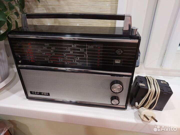 Продам радиоприемник вэф-201 с фм питанием от сети