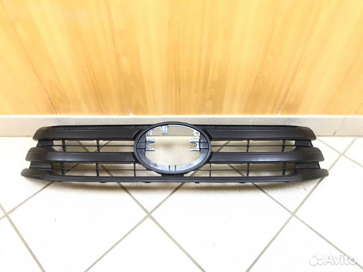 Решетка радиатора Toyota Hilux 2.4 2016 год