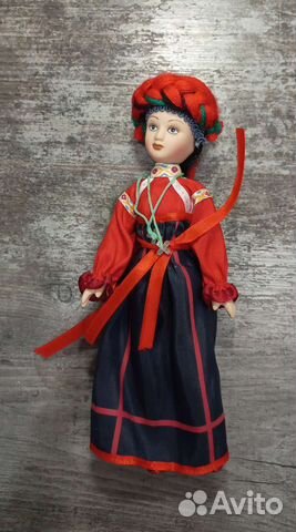 Коллекционная фарфоровая кукла в народном костюме