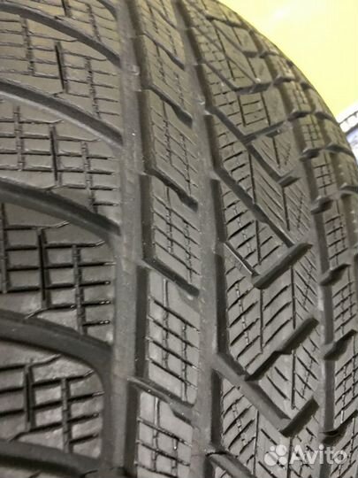 Pirelli Scorpion Winter 285/40 R22 110W