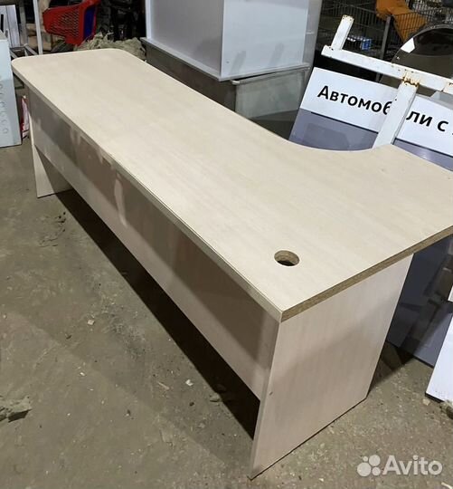 Письменный стол