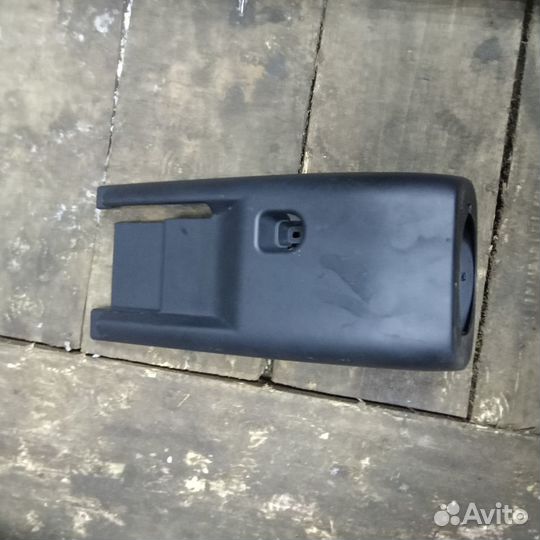 Кожух подрулевой Volkswagen Passat B6 (Пассат Б6)