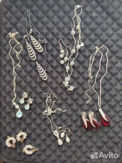 Комлекты бижутерии разные серьги и подвеска