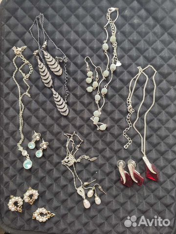 Комлекты бижутерии разные серьги и подвеска
