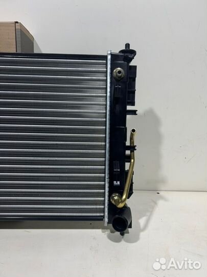 Радиатор охлаждения двигателя передний Hyundai