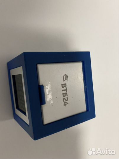 Часы кубик lexon