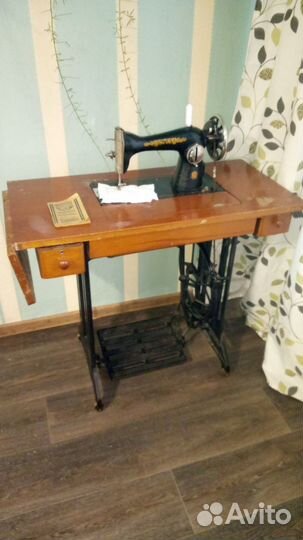 Машина швейная ножная 