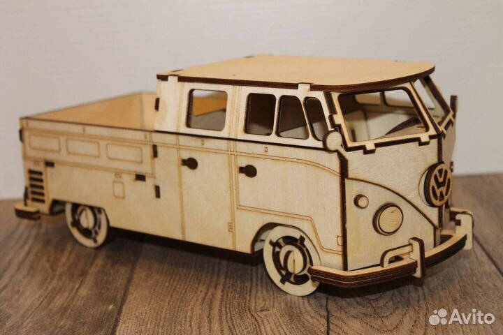 Модель машинки из фанеры