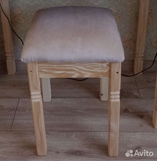 Табуретки деревянные