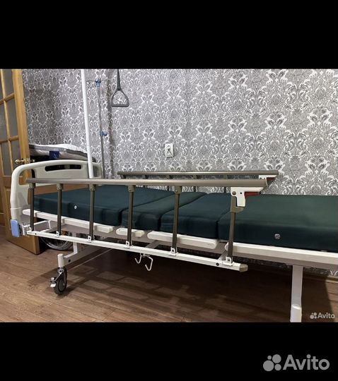 Медицинская кровать