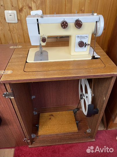 Швейная машина Чайка 143