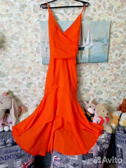 Платье на бретелях