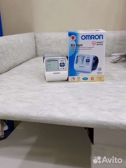 Тонометр автоматический omron R3 opti на запястье