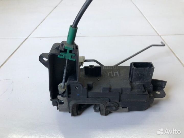 Замок двери передний правый Opel Astra H 2004