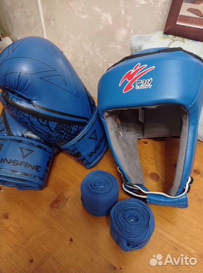 Боксерский шлем,перчатки