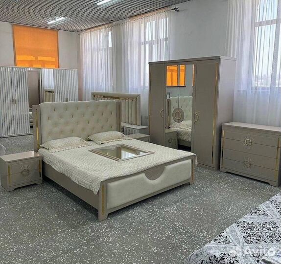 Спальные гарнитуры