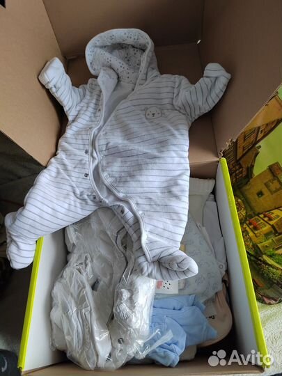 Продам коробку детских вещей