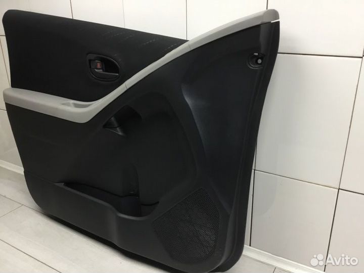 Обшивка двери передняя левая Toyota Yaris хэтчбек