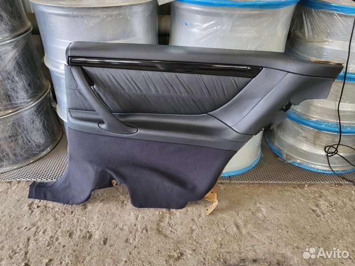 Обшивка задняя правая на Мерседес W215