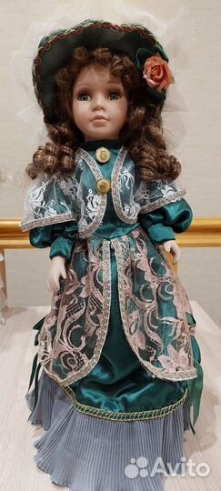 Кукла фарфоровая 40см