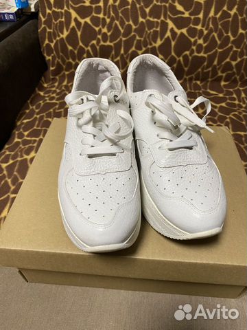 Кроссовки женские