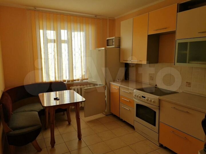 2-к. квартира, 80 м², 1/10 эт.