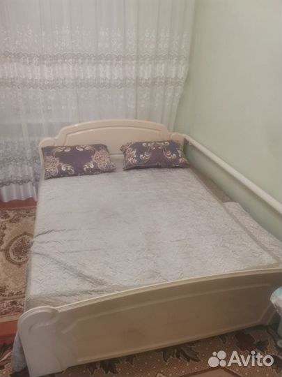 Кровать двухспальная с матрасом