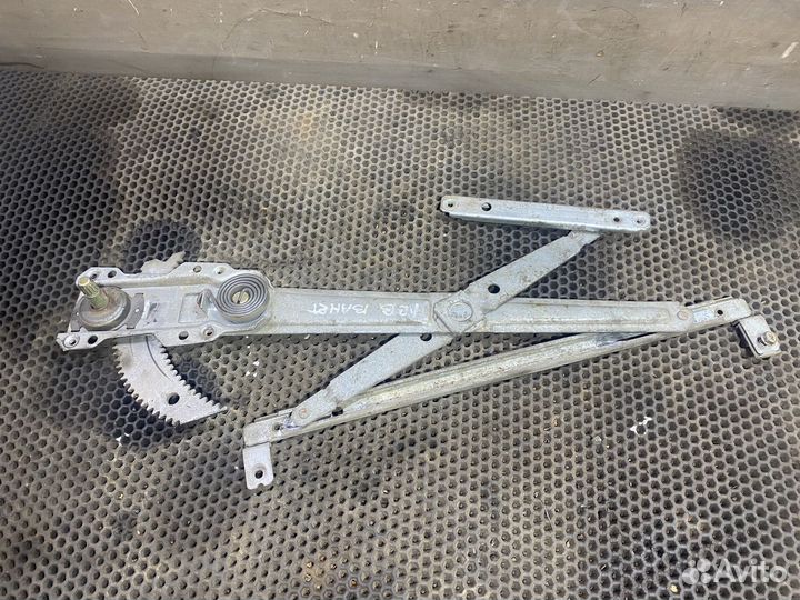 Стеклоподъёмник левый Ниссан Ванетт SK82 Vanette