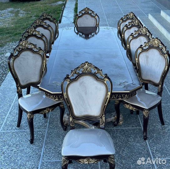 Стол и стулья