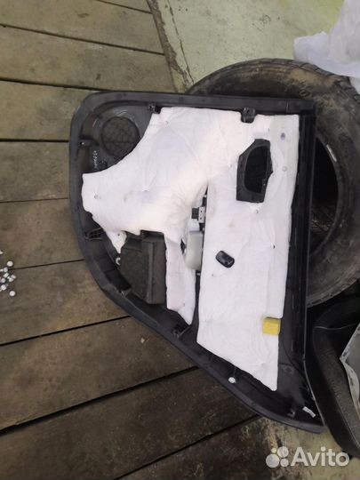 Обшивка двери lifan X50 W215