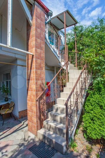 Комната 15 м² в 9-к., 2/2 эт.