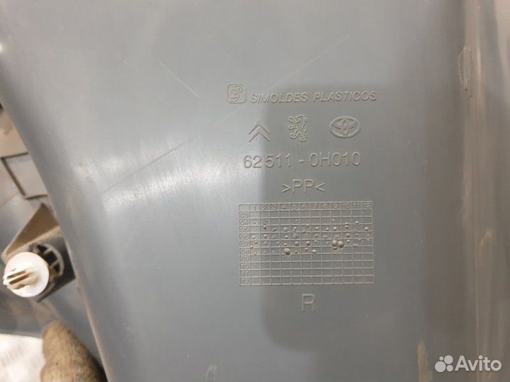 Обшивка багажника правая Peugeot 107 купе 1KR 2008