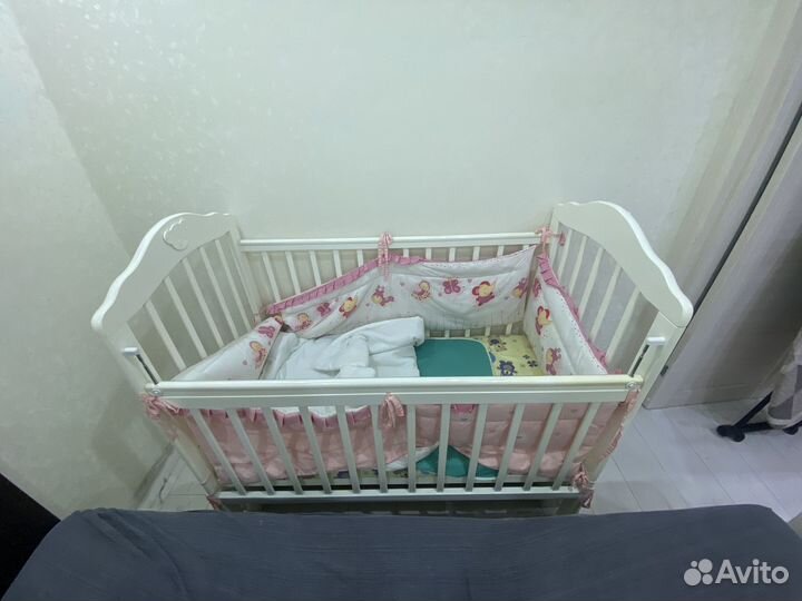 Кроватка с матрасом и мягкими бортами