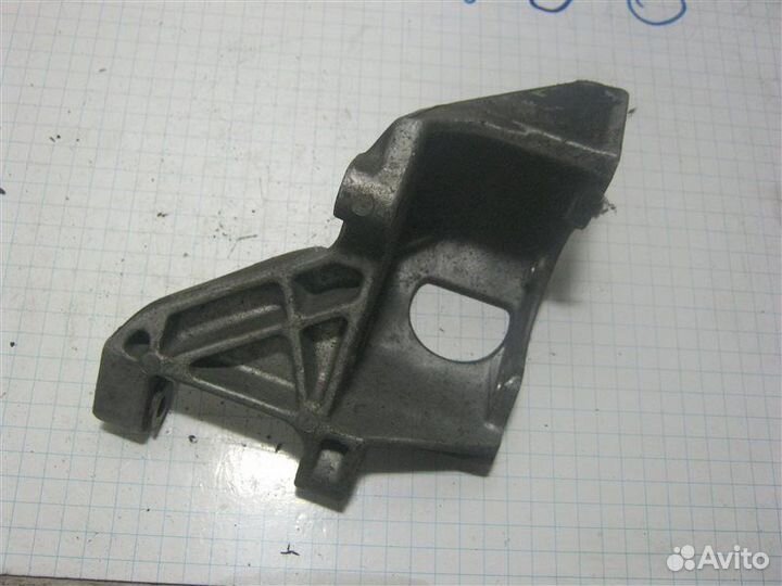 Кронштейн гидроусилителя Volkswagen Passat B4