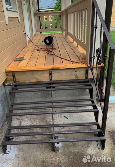 Лестницы на металлокаркасе под ключ