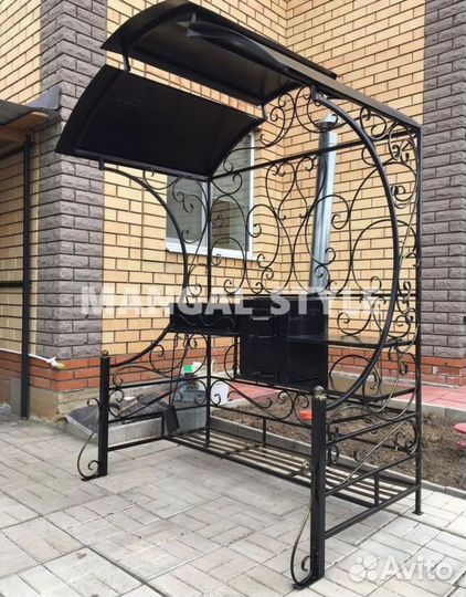 Мангал с крышей
