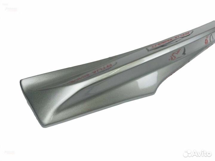 Спойлер под стекло Lexus LX570 X0324