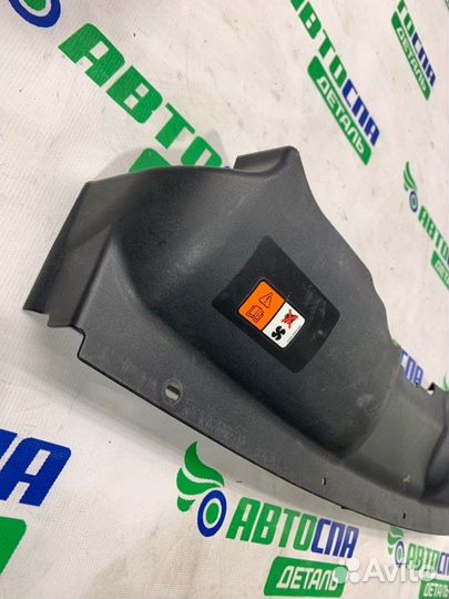 Накладка замка капота передняя Ford Focus Ii