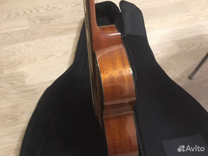 Акустическая гитара