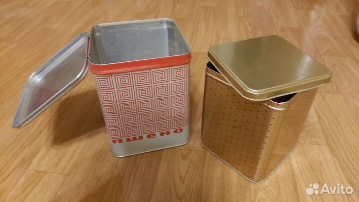 Жестяные коробки, шары много