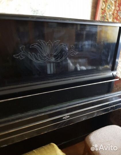 Пианино Красный октябрь