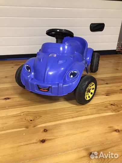 Детский самокат и машинка