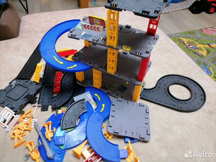 Детская парковка для машинок