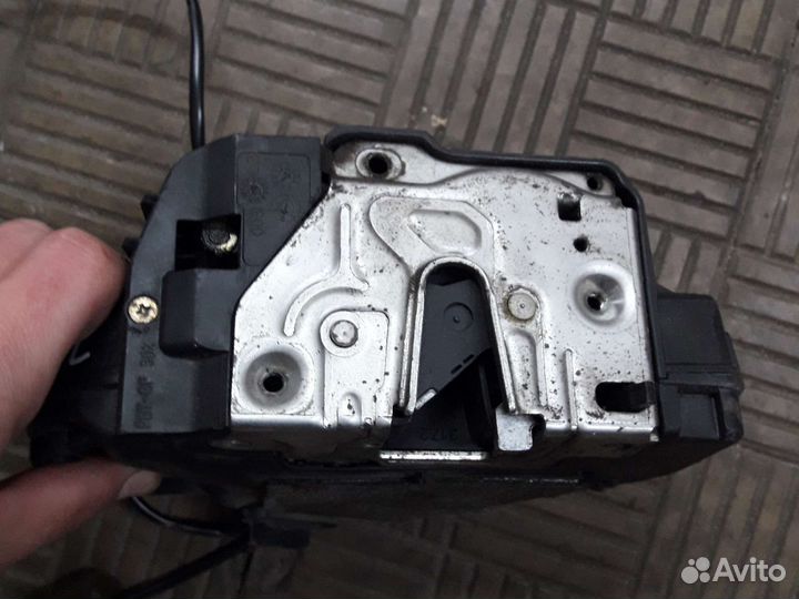 Замок задний левый Mercedes W211