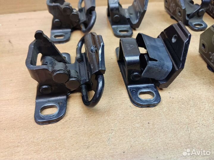 Петли дверей, Volvo 960