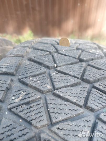 Bridgestone Blizzak Ice 265/65 R17